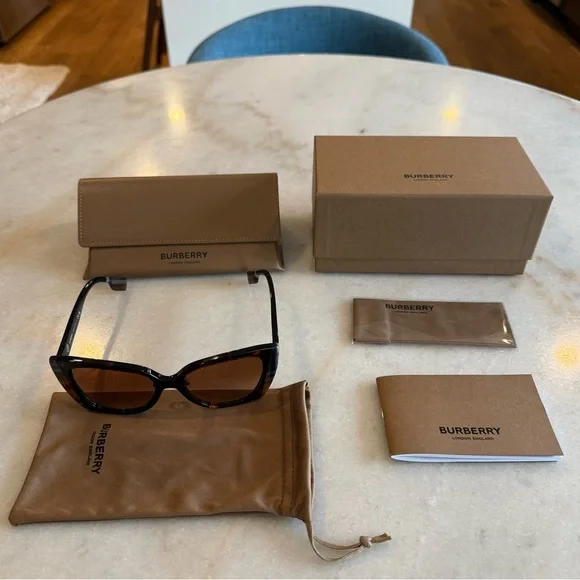 Burberry Meryl Sunglasses NWT - Picture 6 of 9